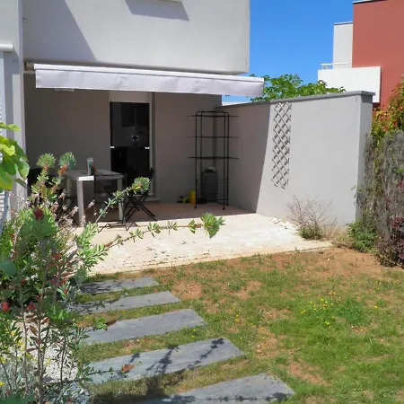 Moderne 4 Pieces A 800m De La Avec Climatisation Et Parking - Fr-1-338-31 Villa